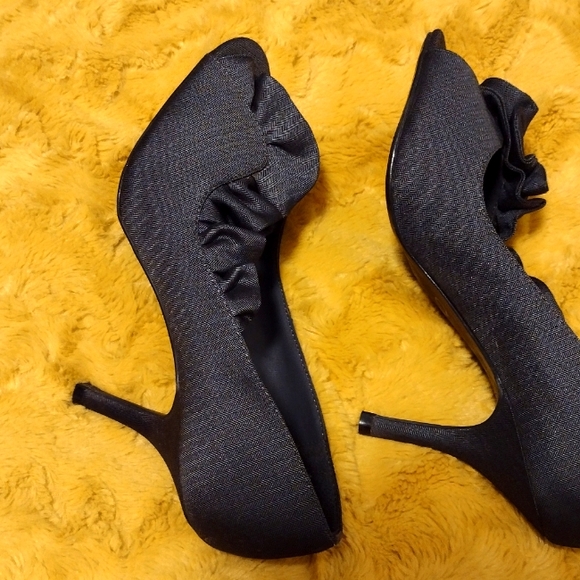 Ana Marino ruffle peep toe heels - Picture 5 of 5